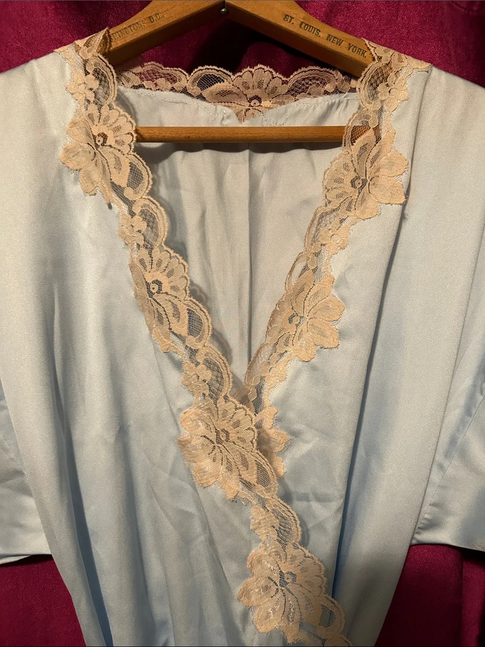 Vintage 1970-1980 Like New Miss Elaine Light Blue Satin Robe w/Cream Lace Trim